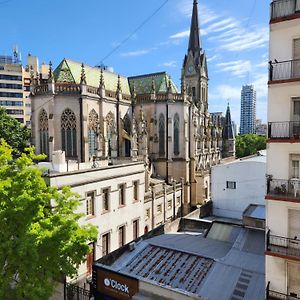 Hermoso ambiente frente a la Catedral excelente wifi